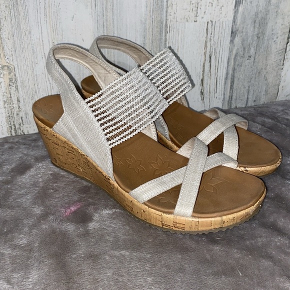 0103 Sketchers Luxe Foam Sandals - Picture 8 of 9